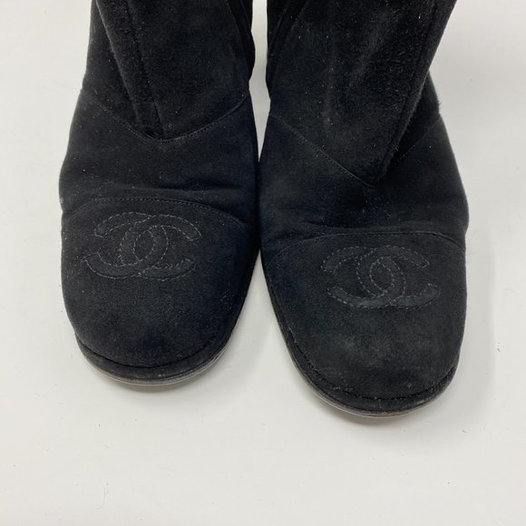 chanel suede ankle boots w/ interlocking cc logo - Picture 5 of 9